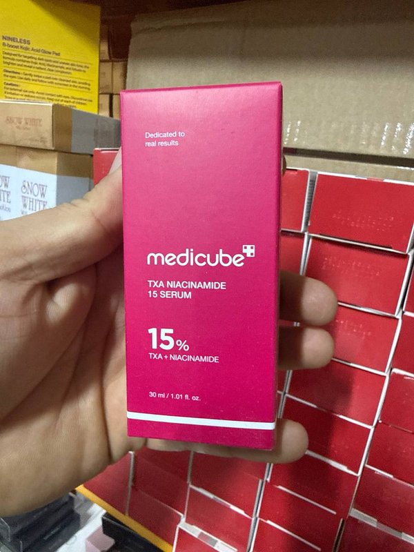 سيروم الوجه المتوهج Medicube TXA Niacinamide 15%. 