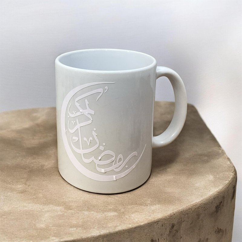 الرسم على الأكواب 