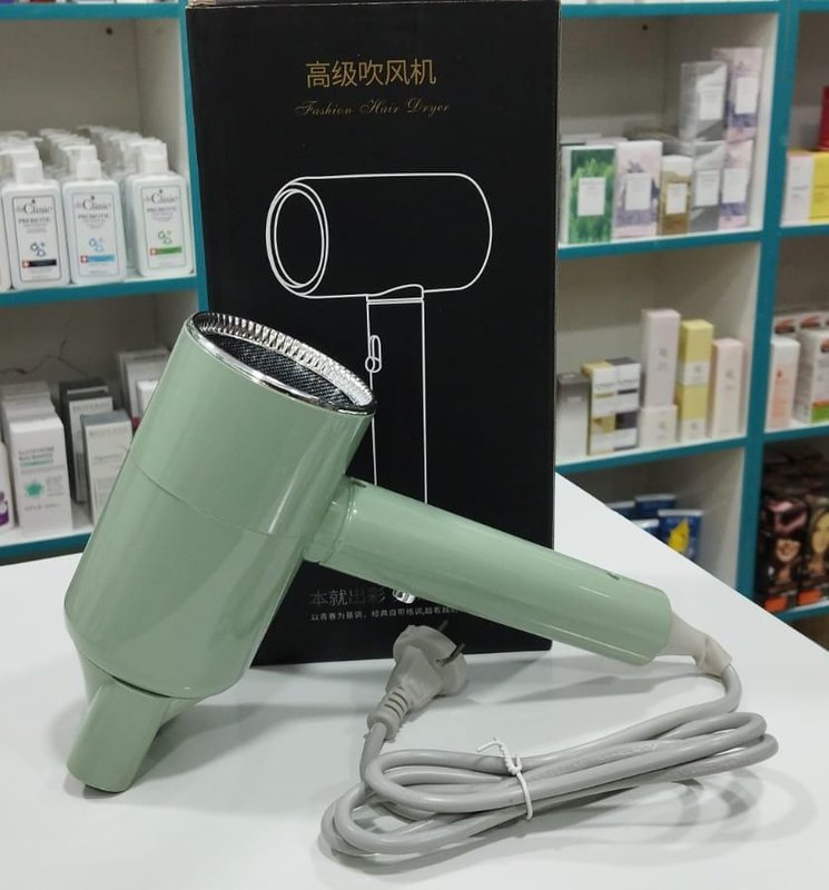 مجفف شعر عصري من Sicub EQQUAL BAKLIC Plus. 