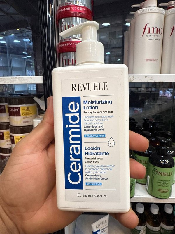 لوشن مرطب بالسيراميد من Revuele