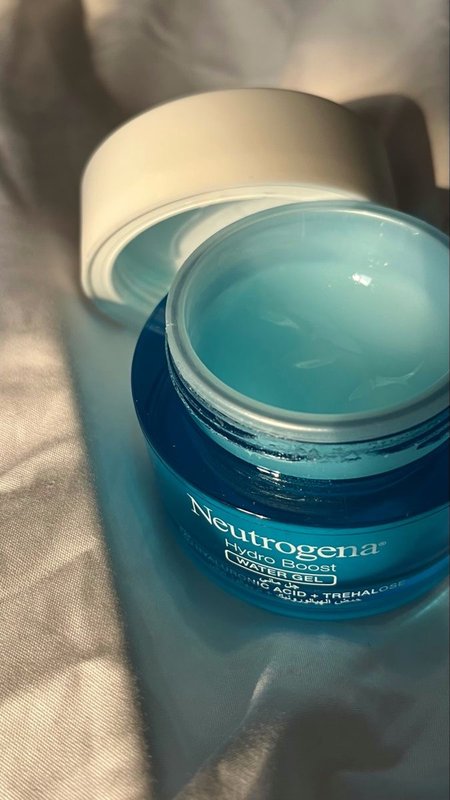 مرطب نتروجينا للبشرة الدهنية والمختلطة Neutrogena Hydro Boost Water Gel
