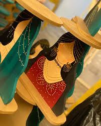 الرسم على مقدمة الخشبيه